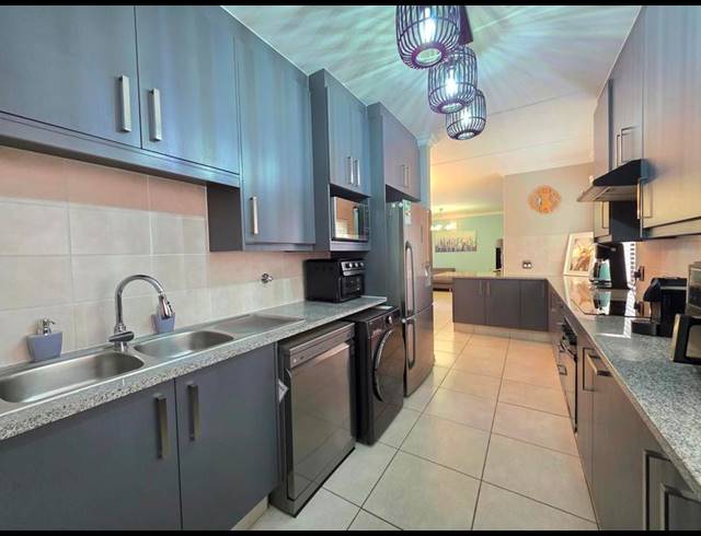 3 BEDROOM TOWNHOUSE FOR SALE IN HONEYDEW RIDGE